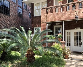 812 Branard St, Unit 4 in Houston, TX - Building Photo - Building Photo