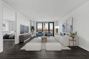 250 E Houston St, Unit 7L in New York, NY - Building Photo
