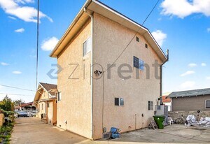 1122 S Kingsley Dr in Los Angeles, CA - Building Photo