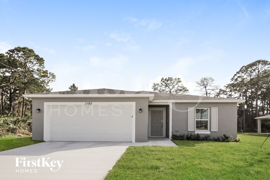 1182 Jaslo St SE in Palm Bay, FL - Foto de edificio