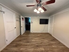 17641 Tulsa St in Granada Hills, CA - Foto de edificio - Building Photo