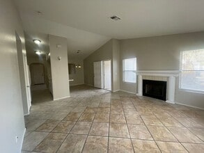 3821 E Southern Light Dr in Las Vegas, NV - Building Photo - Building Photo