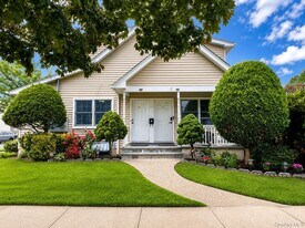 60 Jackson Ave in Mineola, NY - Building Photo
