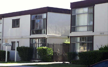 6633 Darby Ave in Reseda, CA - Building Photo - Building Photo