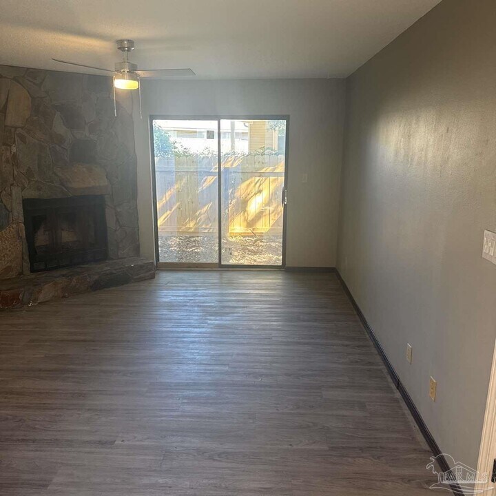 455 Stara Cir in Pensacola, FL - Building Photo