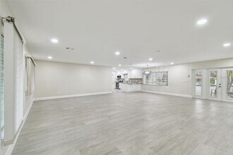 3938 Versailles Dr in Tampa, FL - Building Photo - Building Photo