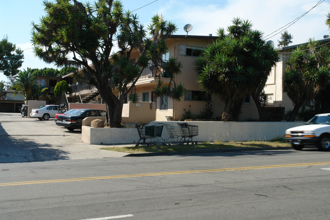 320 W Mission St in Santa Barbara, CA - Foto de edificio