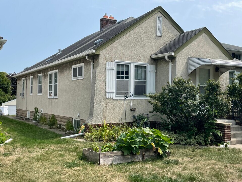 4325 Minnehaha Ave, Unit 4325 in Minneapolis, MN - Building Photo