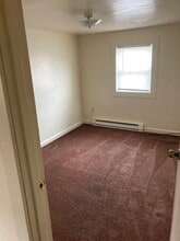 106 E Poplar St, Unit 3 in Grove City, PA - Foto de edificio - Building Photo