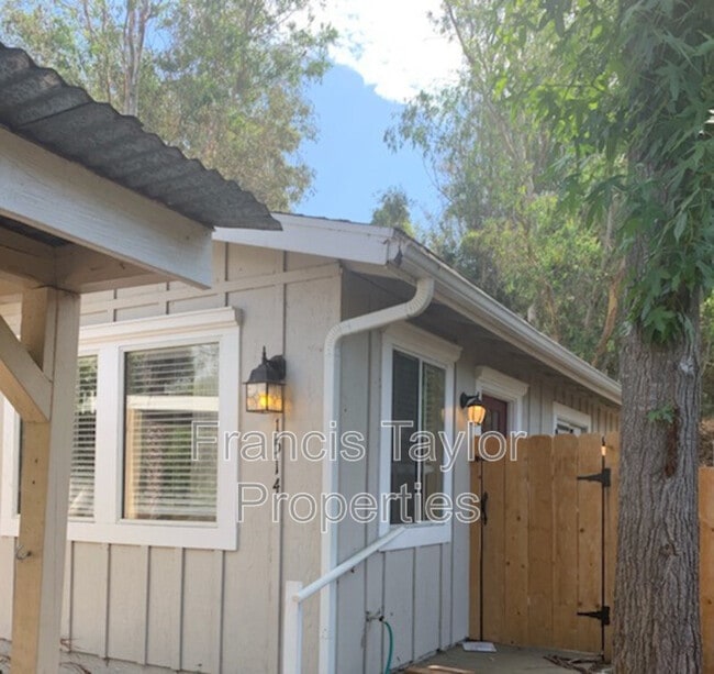 property at 1514 S Stage Coach Ln