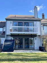 13 Whitehall Landing in Stonington, CT - Building Photo - Building Photo