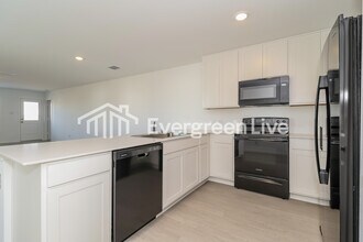 200 Sycamore Pl in Wilmer, TX - Building Photo - Building Photo