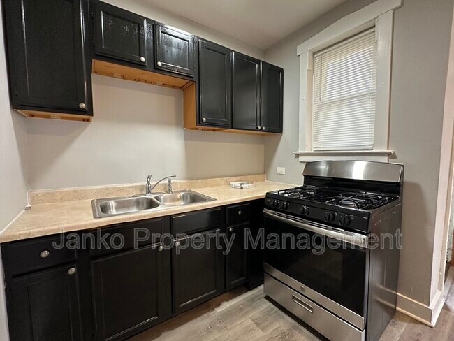 5911 W Huron St in Chicago, IL - Building Photo - Building Photo