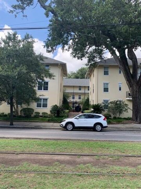 7444 St Charles Ave in New Orleans, LA - Building Photo