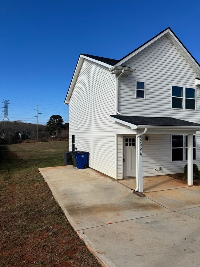 3799 Herman Sipe Rd in Conover, NC - Building Photo - Building Photo