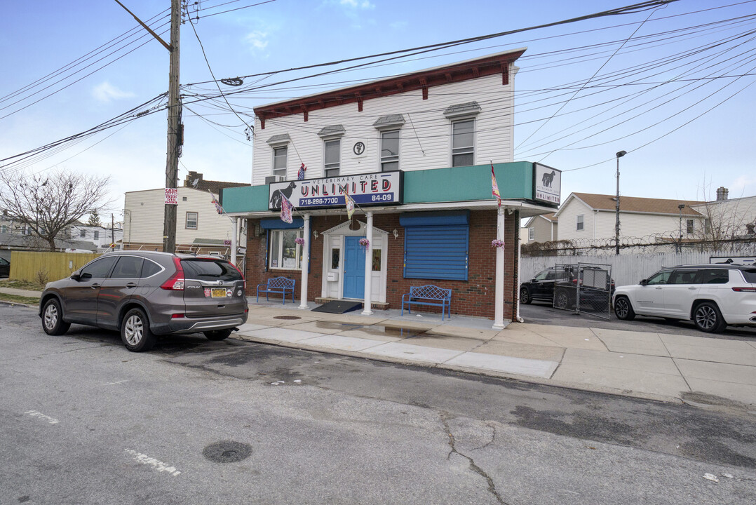 8409 Rockaway Blvd in Ozone Park, NY - Building Photo