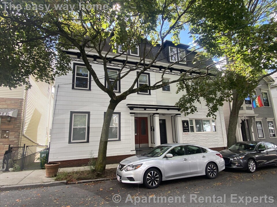 112 Thorndike St in Cambridge, MA - Building Photo
