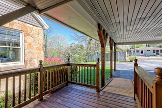 174 Paris St in Clayton, GA - Foto de edificio - Building Photo