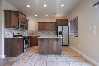 2075 S Sir Monte Dr in Saint George, UT - Foto de edificio - Building Photo