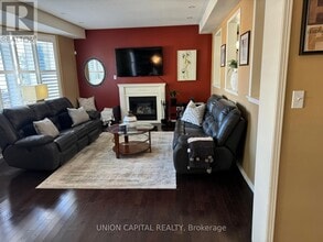 21 Denbury Ct in Whitby, ON - Building Photo - Building Photo