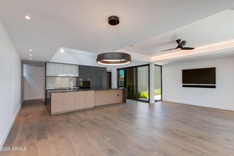 1325 E Pomelo Grove Ln in Phoenix, AZ - Building Photo - Building Photo