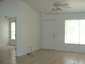 2568 Hillview Cir in Deltona, FL - Building Photo - Building Photo