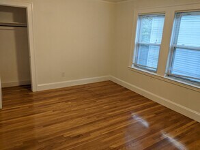 66 Brock St, Unit 3 in Boston, MA - Foto de edificio - Building Photo