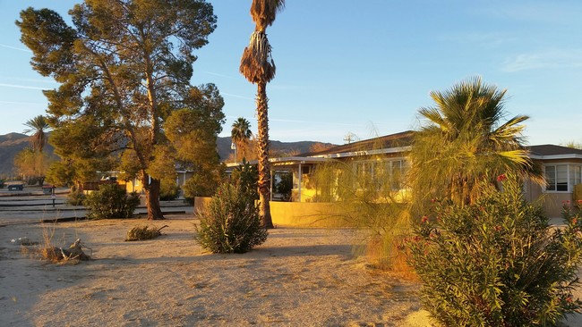 6038 Bagley Ave in Twentynine Palms, CA - Foto de edificio - Building Photo