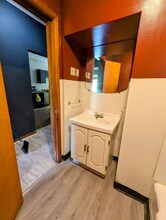 512 Middle Ave, Unit B in Wilmerding, PA - Building Photo - Building Photo