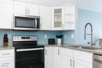 4534 SE 5th Pl in Cape Coral, FL - Building Photo - Building Photo