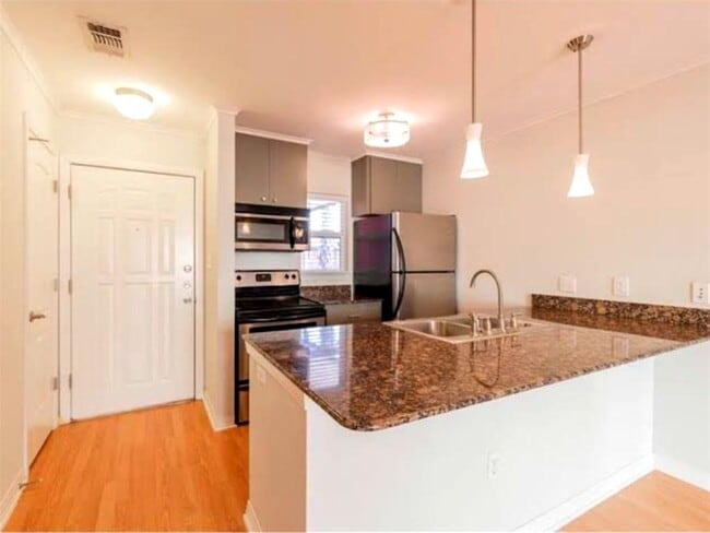 property at 1422 Collier St