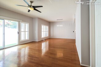 8641 Via Mallorca in San Diego, CA - Foto de edificio - Building Photo