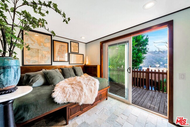 8306 Yucca Trail in Los Angeles, CA - Building Photo - Building Photo