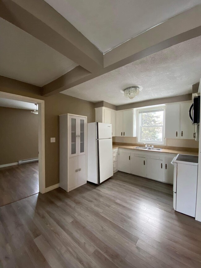 998-998 Riverside Dr in Bathurst, NB - Building Photo - Building Photo