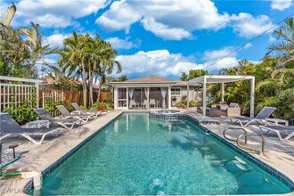 564 109th Ave N in Naples, FL - Building Photo - Building Photo