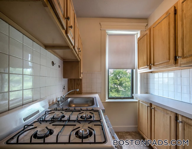 1144 Commonwealth Ave