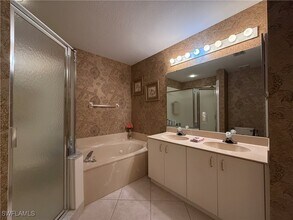 6580 Huntington Lakes Cir in Naples, FL - Building Photo - Building Photo