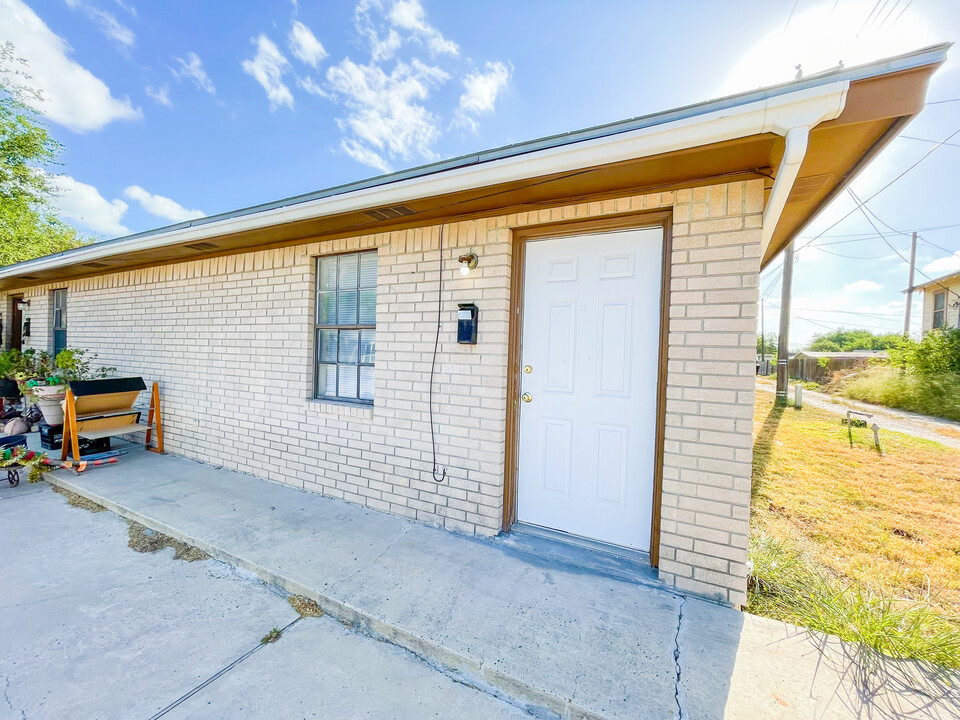 716 S 1st St in Harlingen, TX - Building Photo