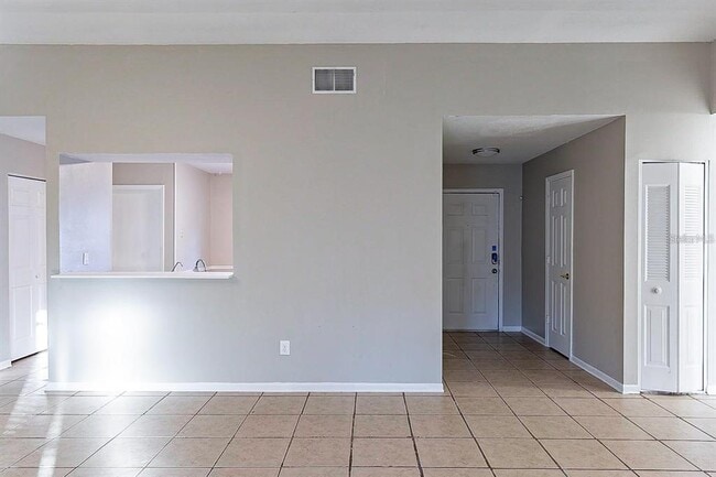 653 Bryan Terrace Dr in Brandon, FL - Building Photo - Building Photo
