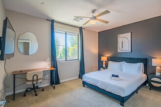 777 E Stella Ln in Phoenix, AZ - Building Photo - Building Photo