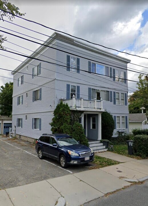 98 Beechcroft St, Unit 2 in Boston, MA - Building Photo