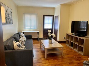 154 E Beck St, Unit 154 in Columbus, OH - Foto de edificio - Building Photo