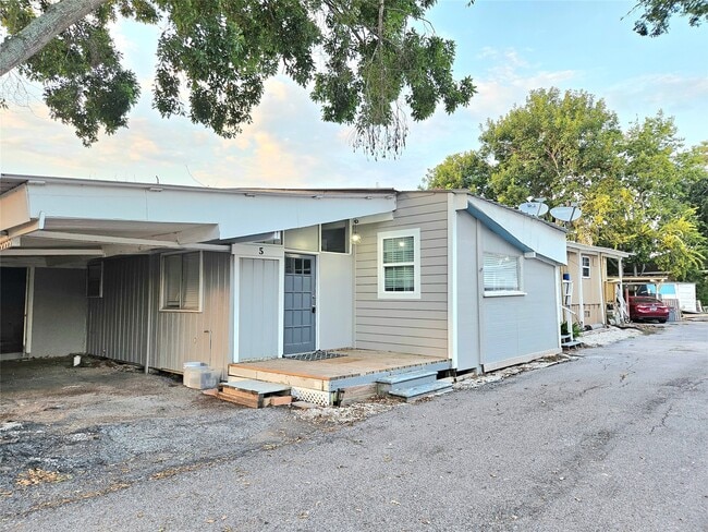 property at 4419 W Bayshore Dr