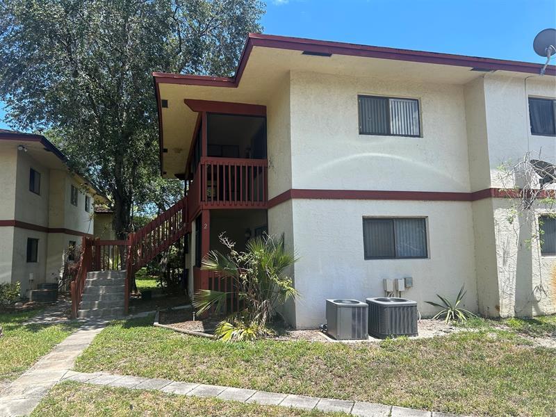 2074 NW 43 Terrace in Lauderhill, FL - Building Photo