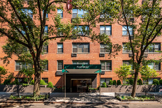 333 E 55th St in New York, NY - Building Photo - Building Photo