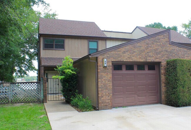 68 N John Sims Pkwy-Unit -68 N John Sims Parkway in Valparaiso, FL - Building Photo - Building Photo