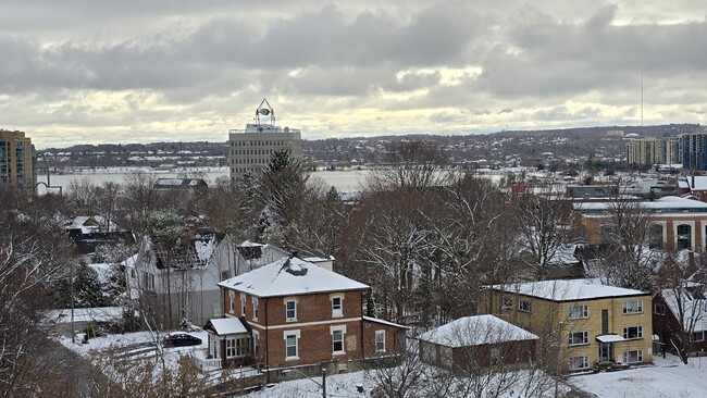 37 Peel St, Unit 806 in Barrie, ON - Building Photo - Building Photo