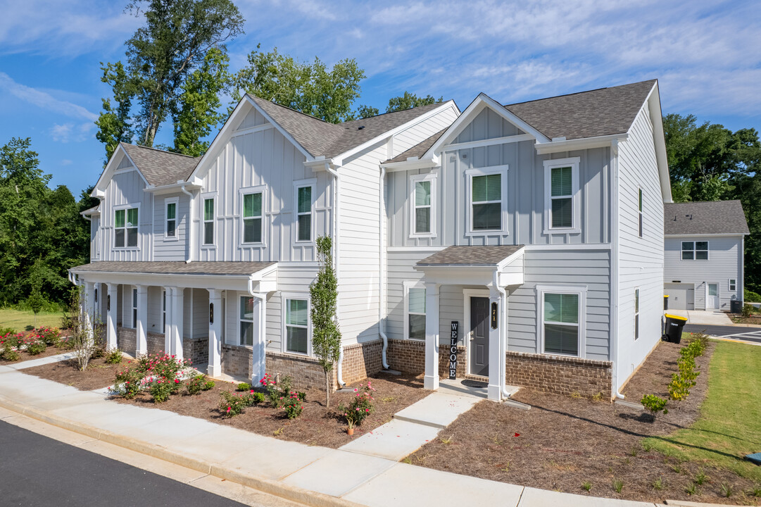 Covey Homes Newnan Village in Newnan, GA - Foto de edificio