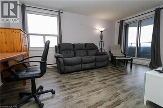 200 Jamieson Pkwy in Cambridge, ON - Building Photo - Building Photo