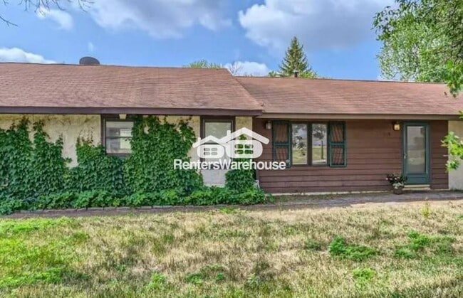 215 E Old Shakopee Rd in Bloomington, MN - Building Photo - Building Photo